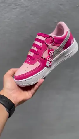 Tenis Menina Barbie Macio   Confortável 😻😻💯☄️👀😱🤳🏻🏃🏻‍♀️🤌🏻🧡😍💋🫶🏻💎😻#tenis #tenisfeminino #tenisbarbie💕👱🏼‍♀️ #barbie #tenisrosa #rosa #tenisnaike #naike #confortavel #macio #naik #calcados #calcadosfemininos #lindo 