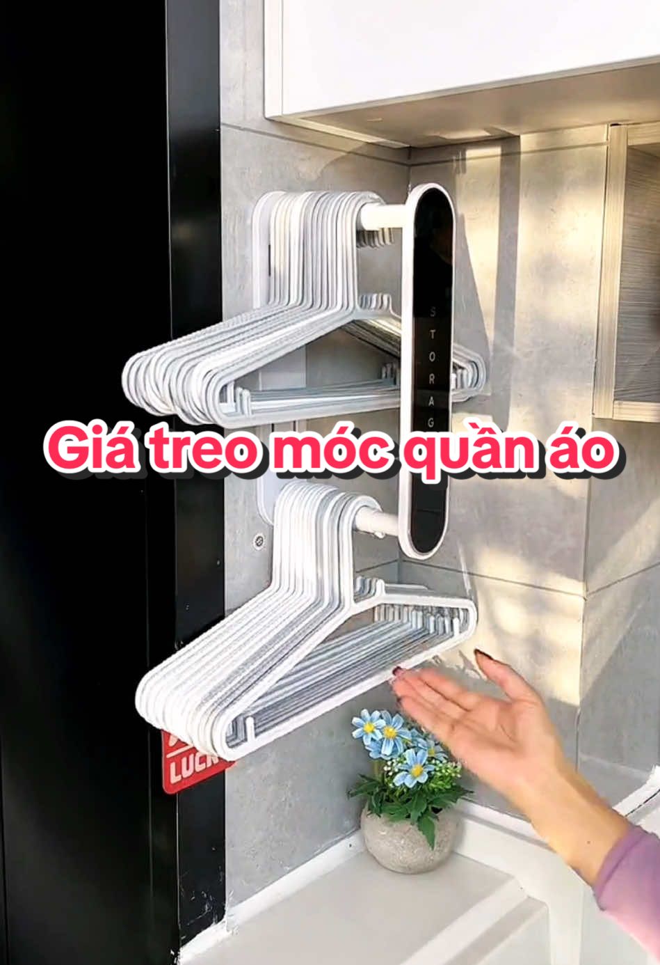 Giá treo móc quần áo dán tường #giatreomocphoiquanao #giatreomocquanaothongminh #giademocquanao #giademoctreoquanao #giadungtienich 