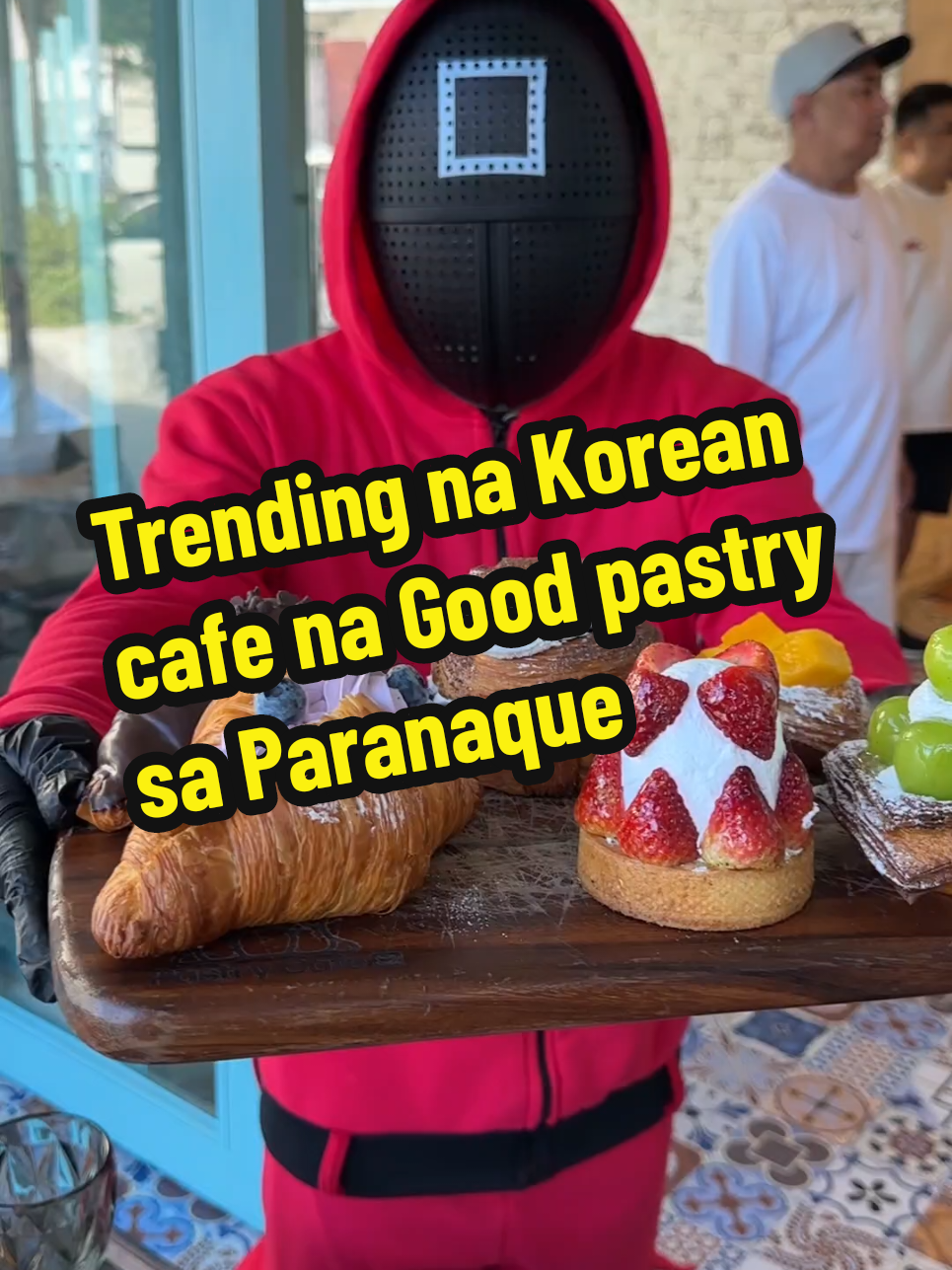 Gusto ko lang naman kumain ng matiwasay! Naging player pa nga sa Squid game dito sa trending na Korean cafe 🦑 #squidgame #cafe #pastry #pastries #croissant #bread #pasta #LearnItOnTikTok #rangotaway 