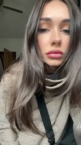 Ignore my cable management ;P #OOTD #winterfashion #getdressedwithme #ootdinspo 