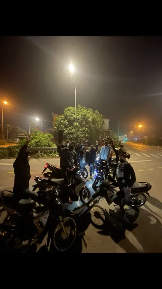 Hồi còn nhỏ con khóc vì không có món đồ chơi con thích giờ con khóc vì những sai lầm con tạo ra ... #xh #viral 