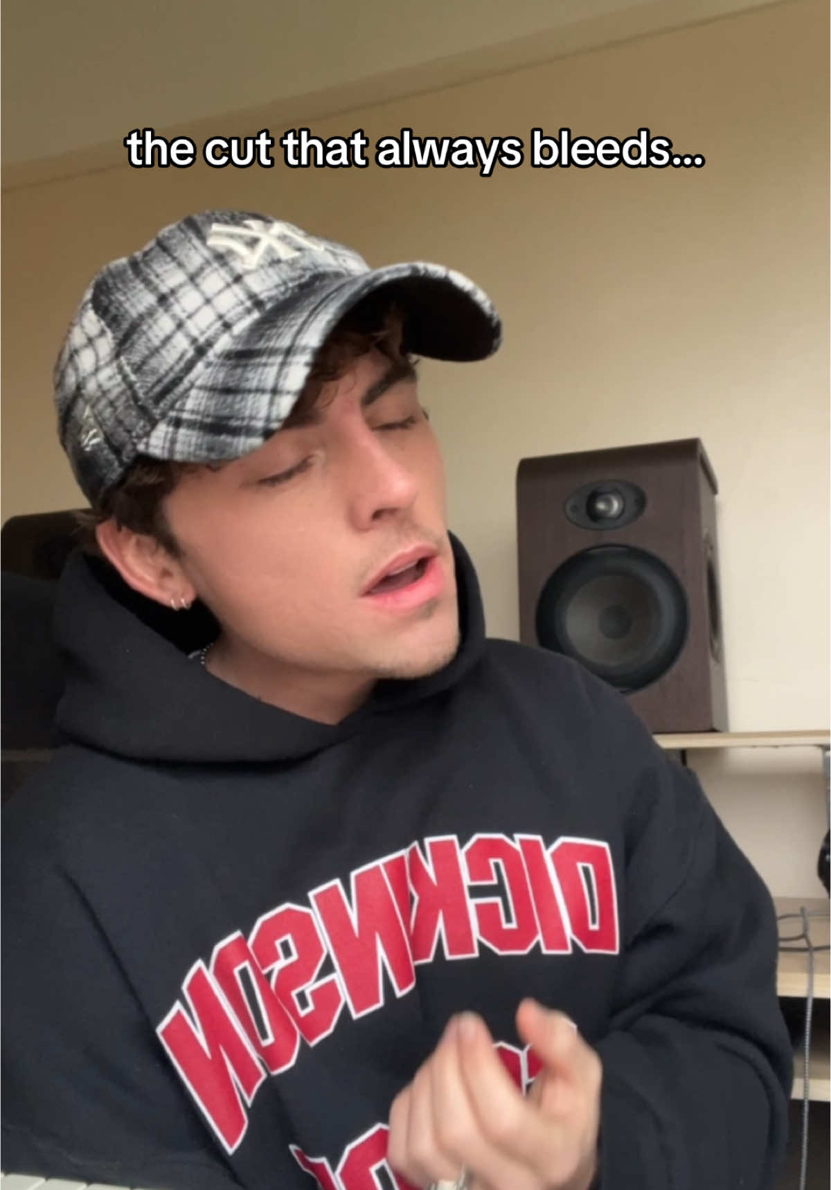 tried my best 🤔 @conangray #thecutthatalwaysbleeds #singingvideo #riffchallenge 