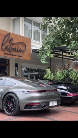 Aku mau porsche!! #fotolive #cartok #car #porsche #sha #911 #992 