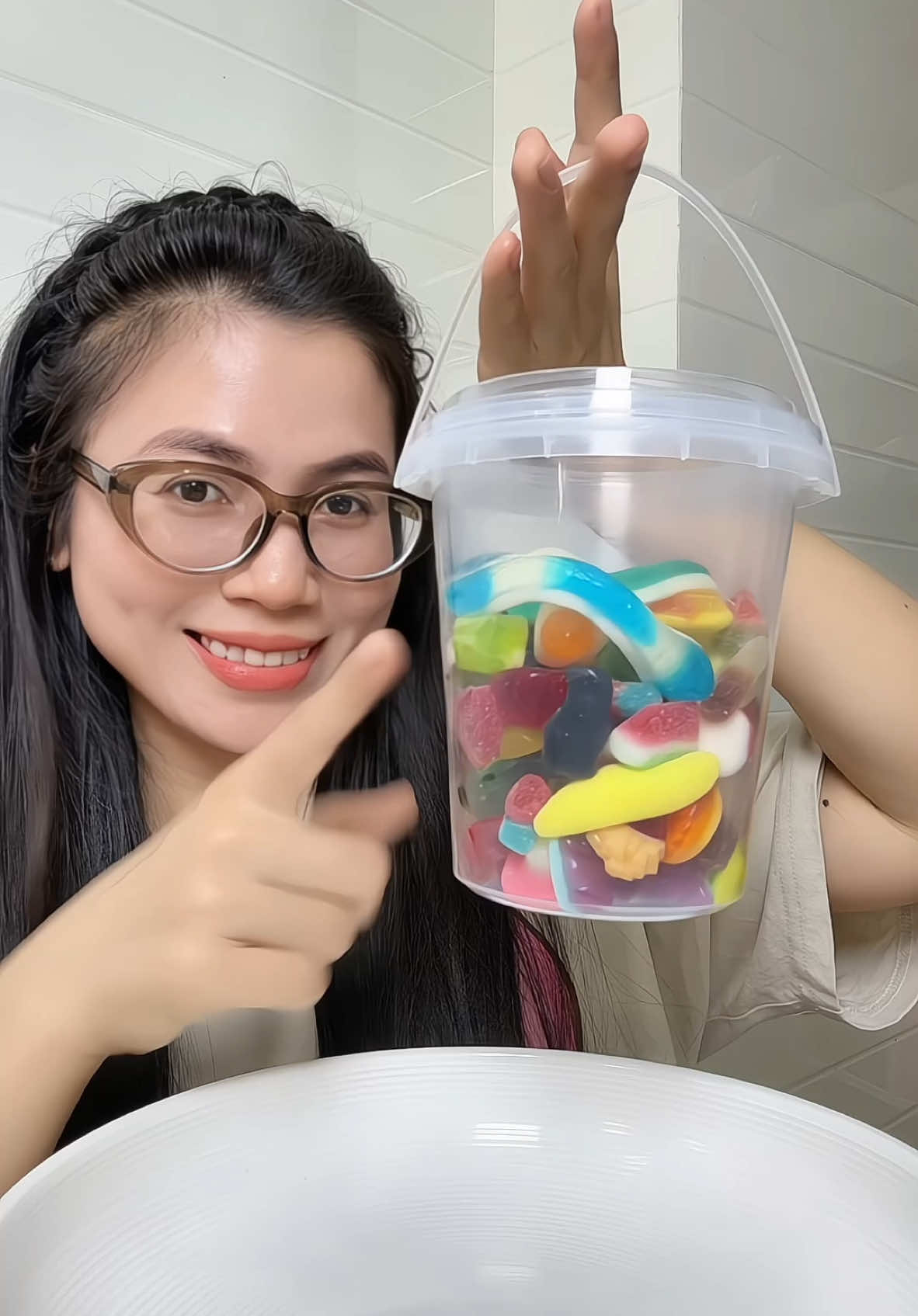 Trả lời @~empe cuaa aii~💤  cái xô này có mấy trăm gram mà nhiều quá chời . Ngon dữ luôn é é #keodeo #keodeopandapen #keodeoduc #keodeomixvi 