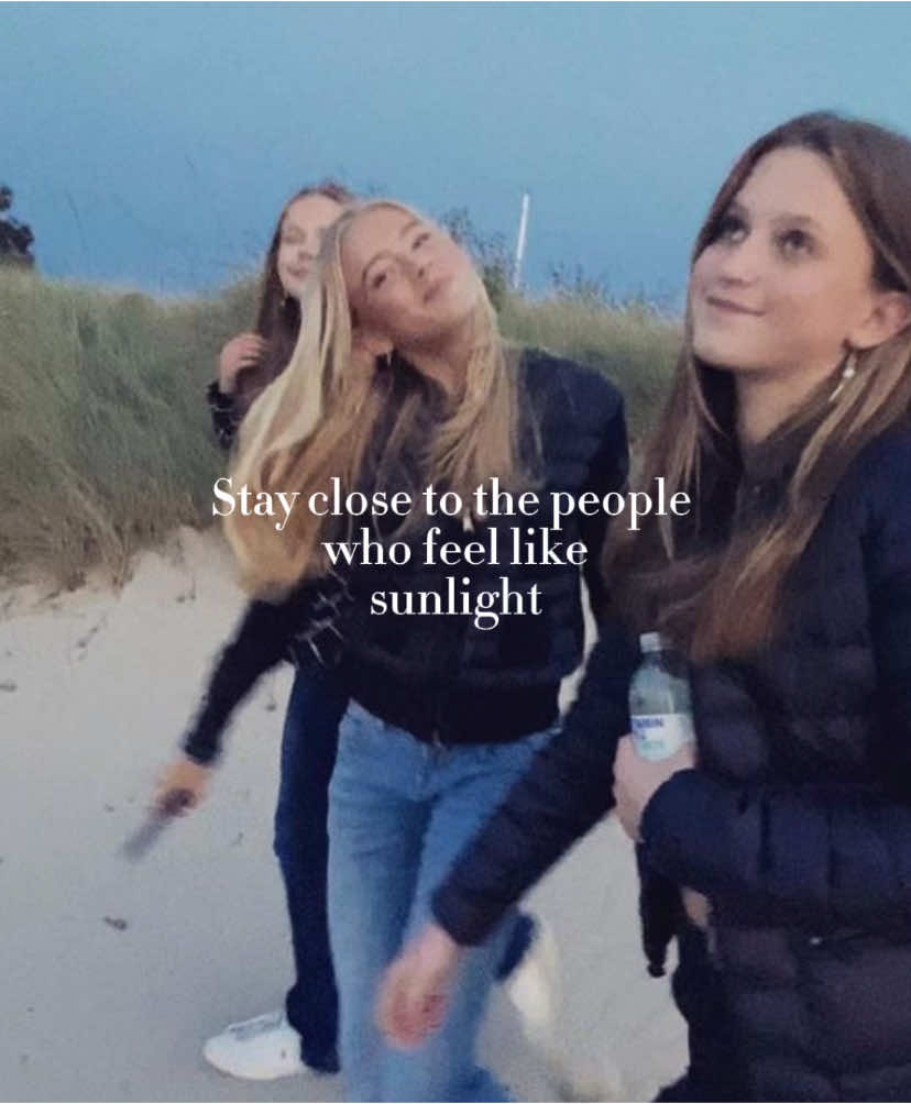 Stay close to the people who feel like sunlight 💭 #fyp #fy #friends #friend #quote #stayclosetopeoplewhofeellikesunlight #positivity #stayclosetothepeoplewhofeellikesunlight #BestFriends #friendship #friendgroup #happy #fun #Lifestyle #life #lifelessons  