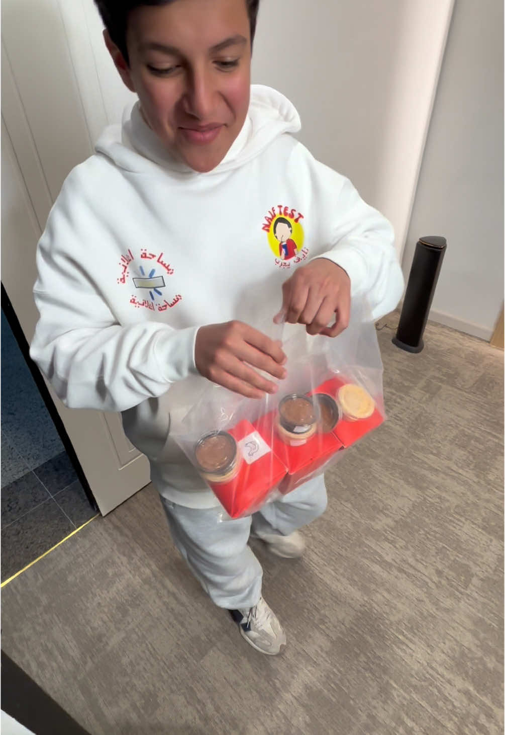 يوووووه اليوم الغداء من مدييير الاكل نايف والمطعم ، الطعم صراحه حلو خصوصاً الصوص واحلى تختيمة ب لبن #تجارب #مجيد #اكل #دوام