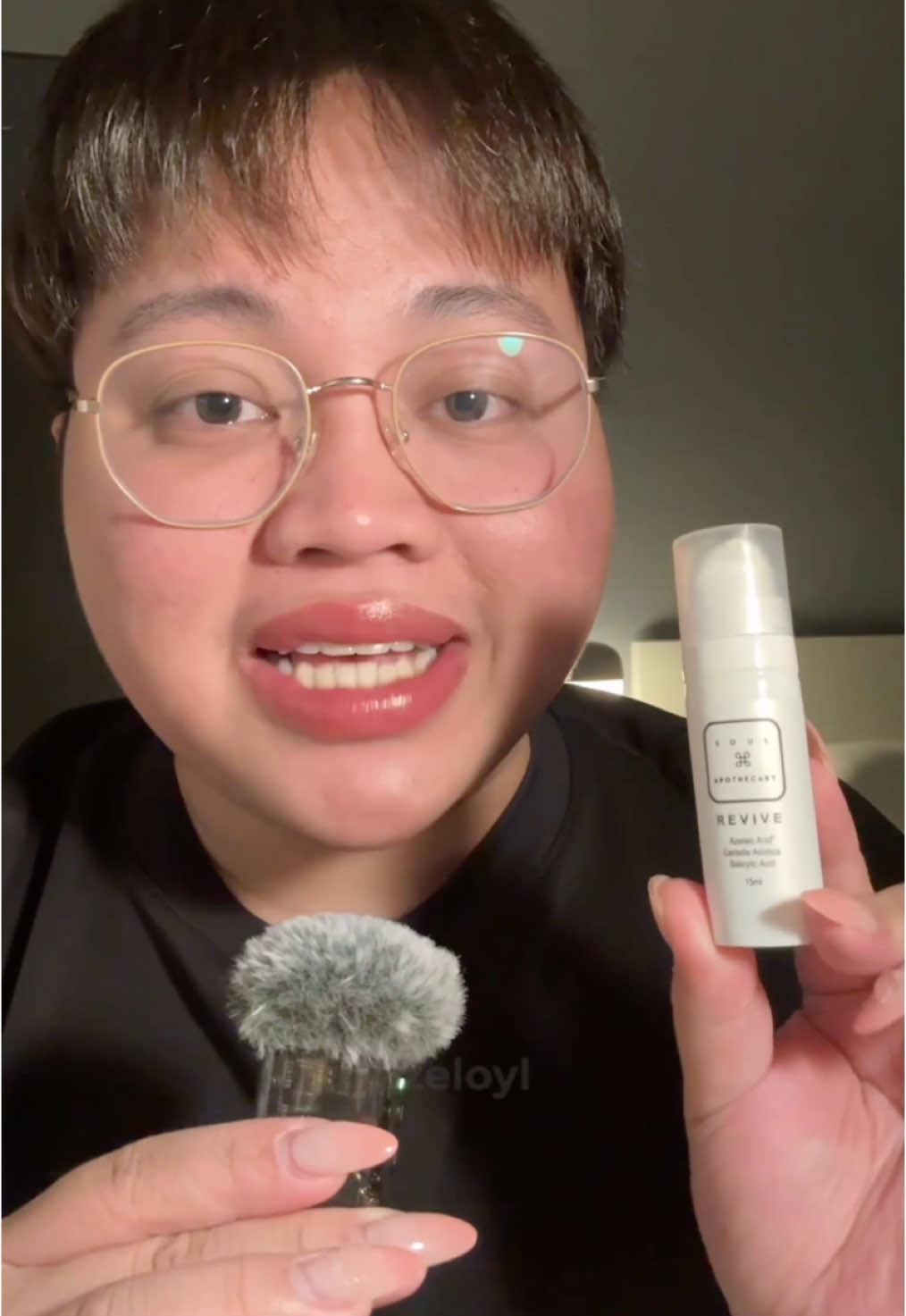 Thank you so much @Skincare By Ruzz ✨ for featuring our Radiance Boost Serum and Revive Serum in your video! 💛 Tried, tested, and trusted—these two powerhouse serums are part of their journey to tackle acne and fade stubborn acne marks. ✨ Radiance Boost Serum ✔️ Brightens and evens skin tone ✔️ Reduces the appearance of dark spots ✔️ Hydrates and nourishes skin ✔️ Lightweight and fast-absorbing formula ✨ Revive Serum ✔️ Brightens and clears skin ✔️ Smoothes for a more even texture ✔️ Unclogs pores and evens out tone ✔️ Reduces inflammation and redness Proof that Soul Apothecary delivers real results, one drop at a time. 🫶 #SoulApothecary #RadianceBoostSerum #ReviveSerum #AffordableSkincare #FilipinoSkin