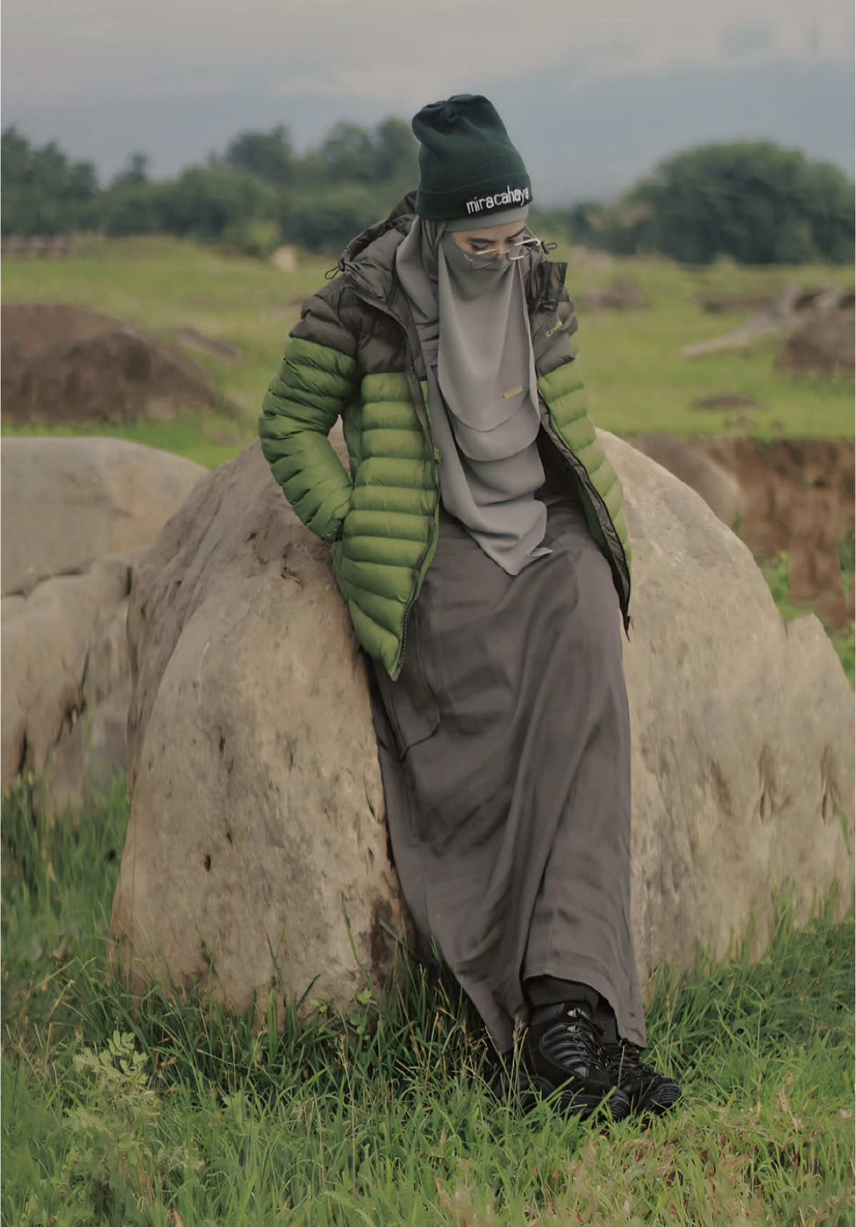 Cendu 🍃✨🗿 jaket dari @Credifox 0fficial store #jacket #gorpcore #credifoxoriginal #credifox #OOTD #Outdoors #explore #style #fyp #fashion #pendakicantik 
