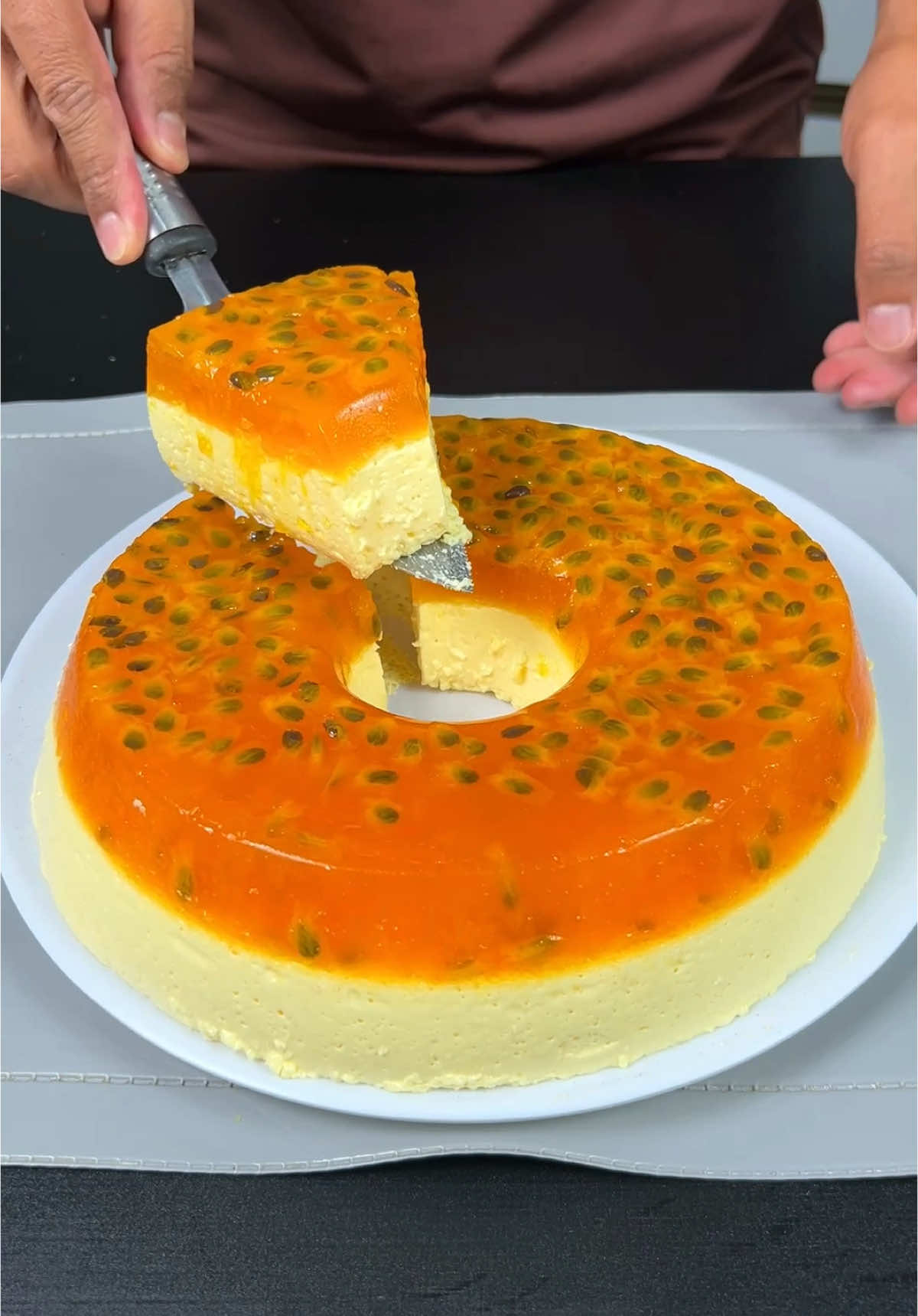 Todos estão pedindo a receitas dessa sobremesa de maracujá que é um sucesso  #video #sobremesa #video #tik_tok 