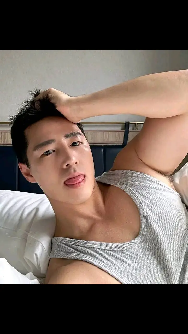 그래도 오늘은 새벽 다섯시까지 잤다. 내일은 여섯시까지 잘 수 있겠지? 그리고 이틀뒤 한국행, 다시 시차 시작