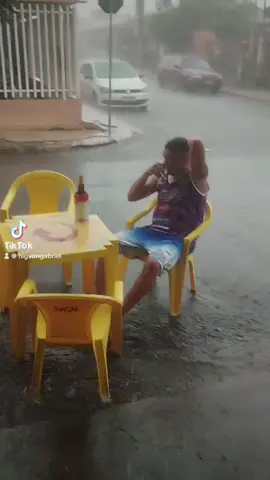 Lembrando que  homem chora ! Ainda mais depois de uma gaia ! 😂😂😂😂😂 #PablodoArrocha #Sofrencia #Arrocha  #MarcoLerdo  #chuva #Chifre  #Cerveja #Boteco 