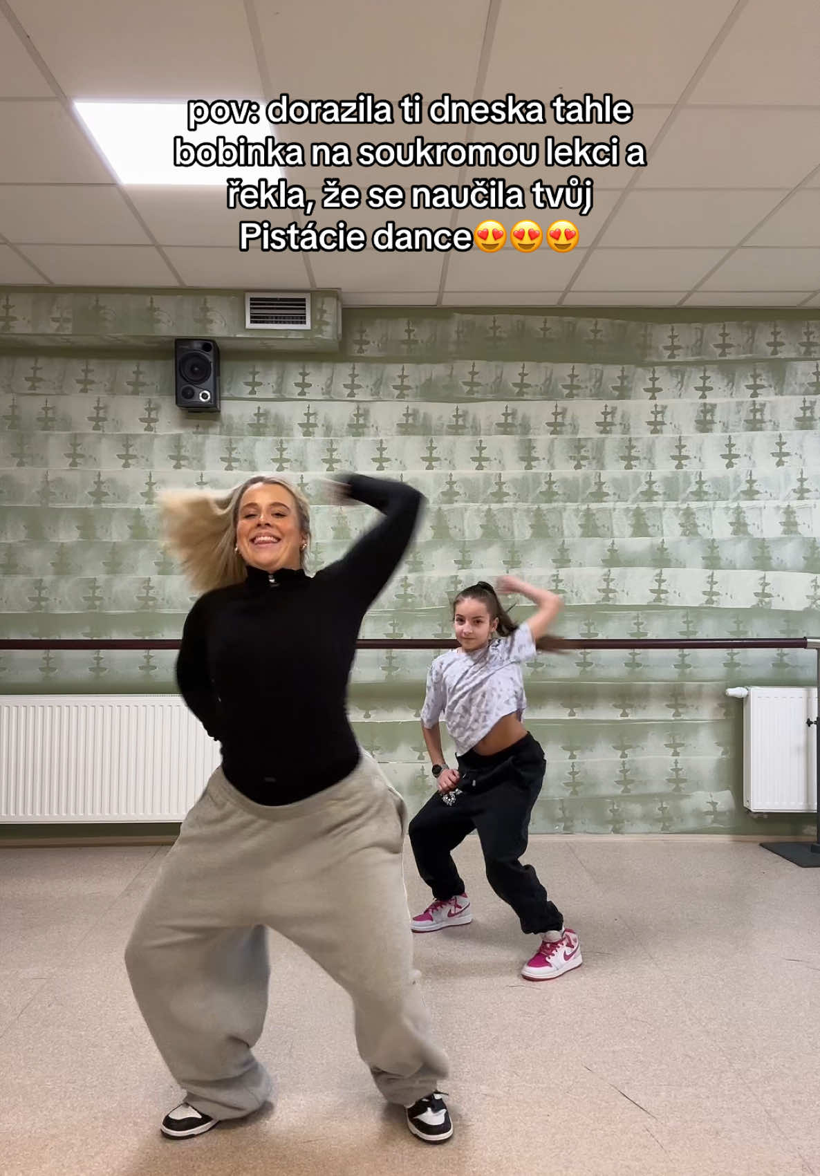 TAK JSME HO PAK PO LEKCI ZA ODMĚNU SPOLU NATOČILY🤓💃🏼  #fyp #pistacie #pistaciedance #pistaciedc #calin #tynkathedancer #czech #tiktokcz #trend #dance   💃🏼 @denisa_kozlikova_sleduj  🧠 jaaa