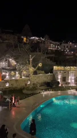 Göreme Kapadokya #nevşehir #goreme#kapadokya#cappadocia#swimmingpool#night#view#suit#hotel#türkiye🇹🇷 