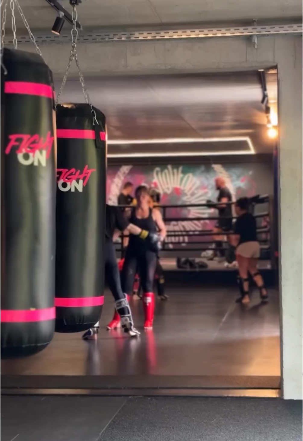 Morgen ist wieder Fightclass-Time! Bist du ready?! 💥 🥊  📍 Alter Teichweg 11-13, 22081 Hamburg 📨 training@fight-on.de 📞 0176 729 60611 - What’s App #FightOnGym #Muaythai #Gym #Athletiktraining #Training #Hamburg #Boxen #Fightclass #Thaiboxen #Fitness #Fitnessmotivation #fitnessboxen 
