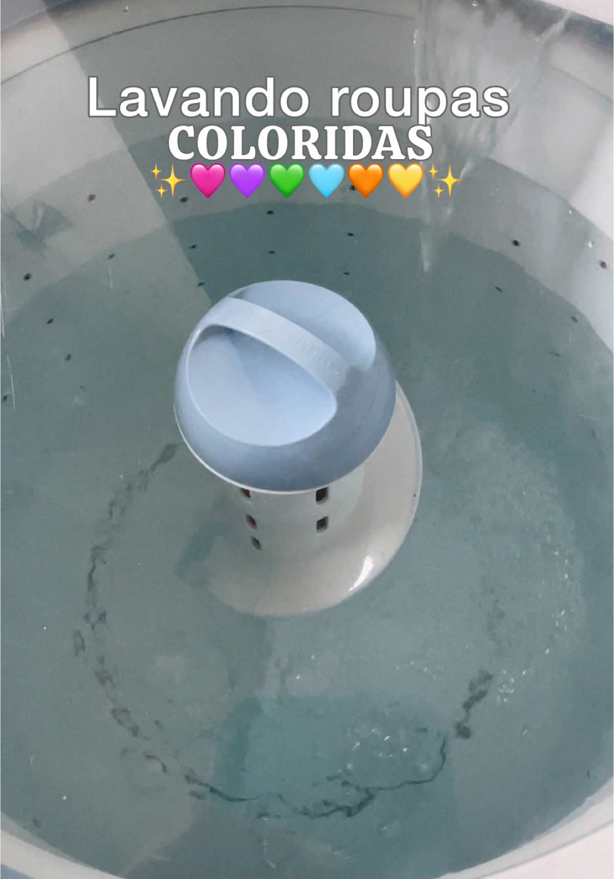 Lavando roupas coloridas 