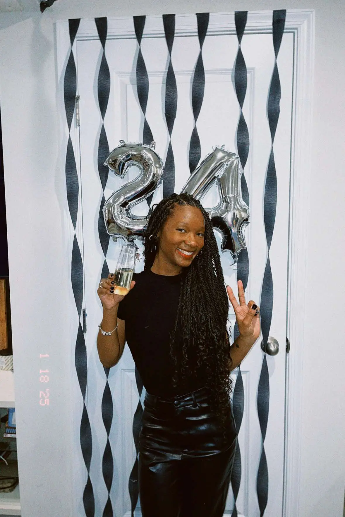 anyways, this was the best birthday ever. shout out to my people 🥰🤍🥂❤️🐐♑️ #tiktokisback #capricorn #birthday #january #pearlsandprosecco #lamarca #cake #flowers #family 