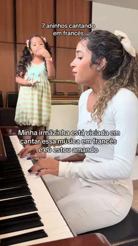 Minha irmãzinha está viciada em cantar em francês 🌸 #irmazinha #singer #cover #frances 
