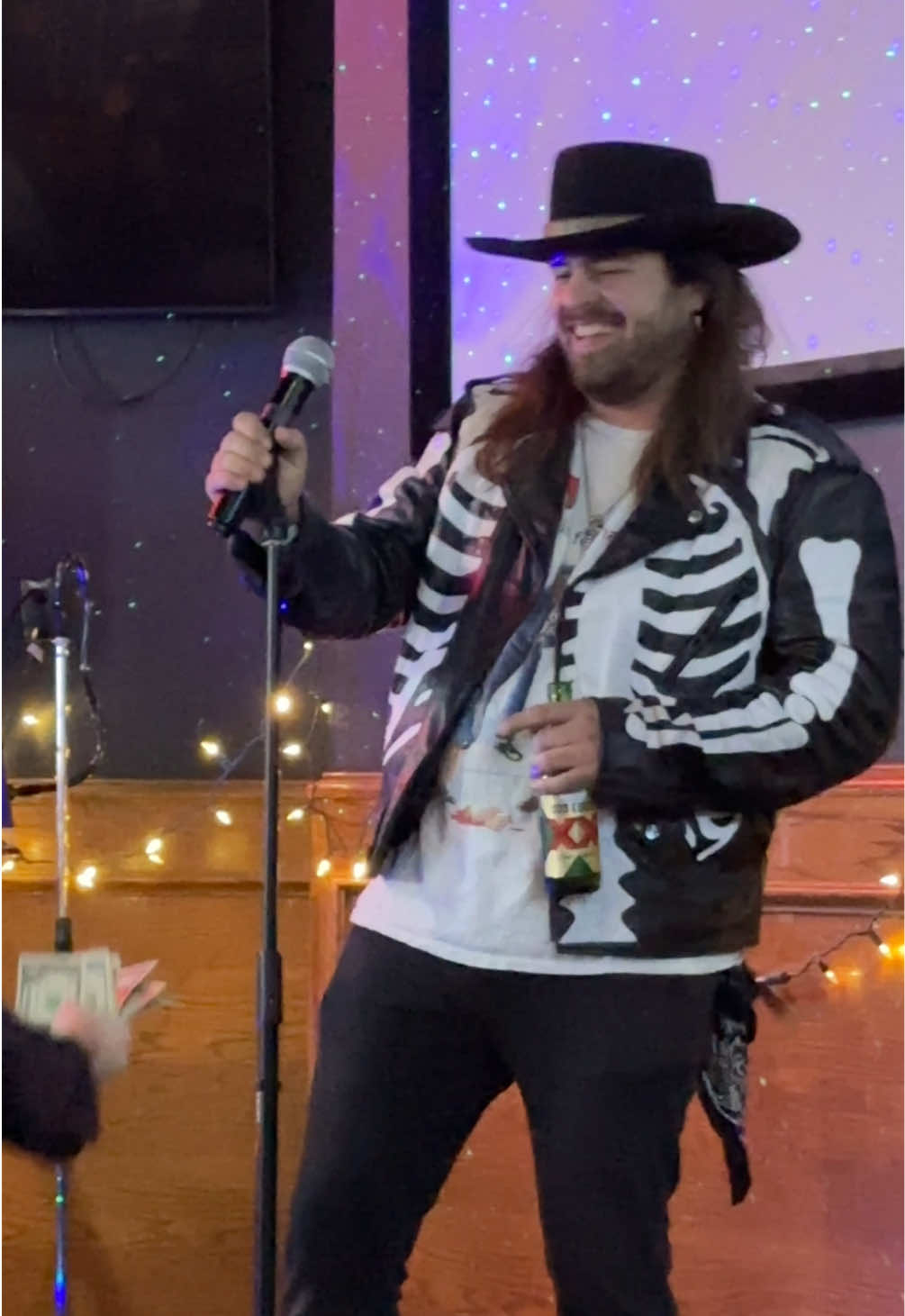 Please don’t make me sing after him during karaoke!!! LOL!!! #simpleman #lynyrdskynyrd #karaoke #fortworth #texas #fypシ #fypviralシ #fyp  #mcdude @JStoneMcDade 