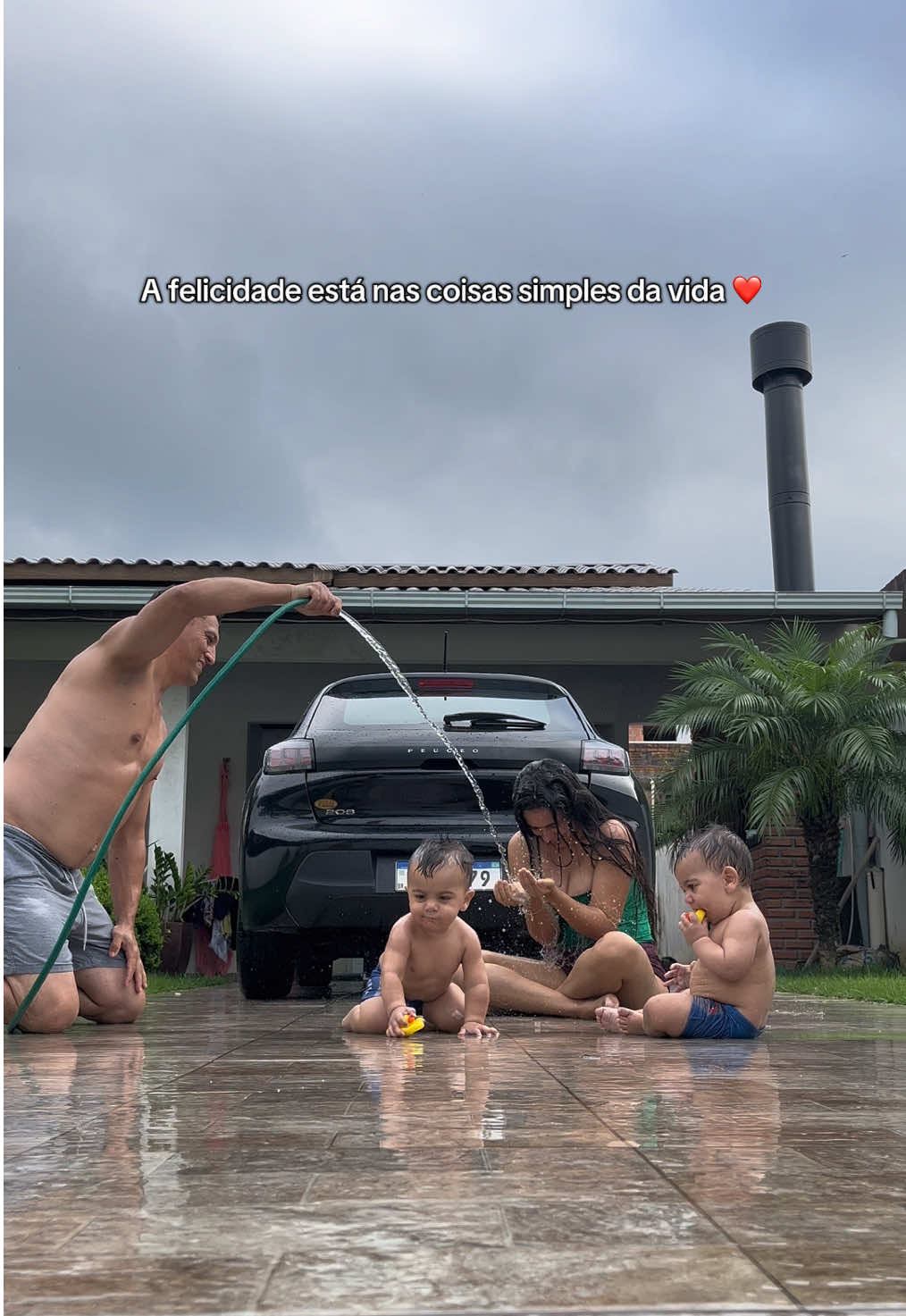 Dominguinho em família ♥️  #familia #amor #maternidade #paternidade #gemeos #simplicidade #felicidade #moments #filhos #lar #domingo 