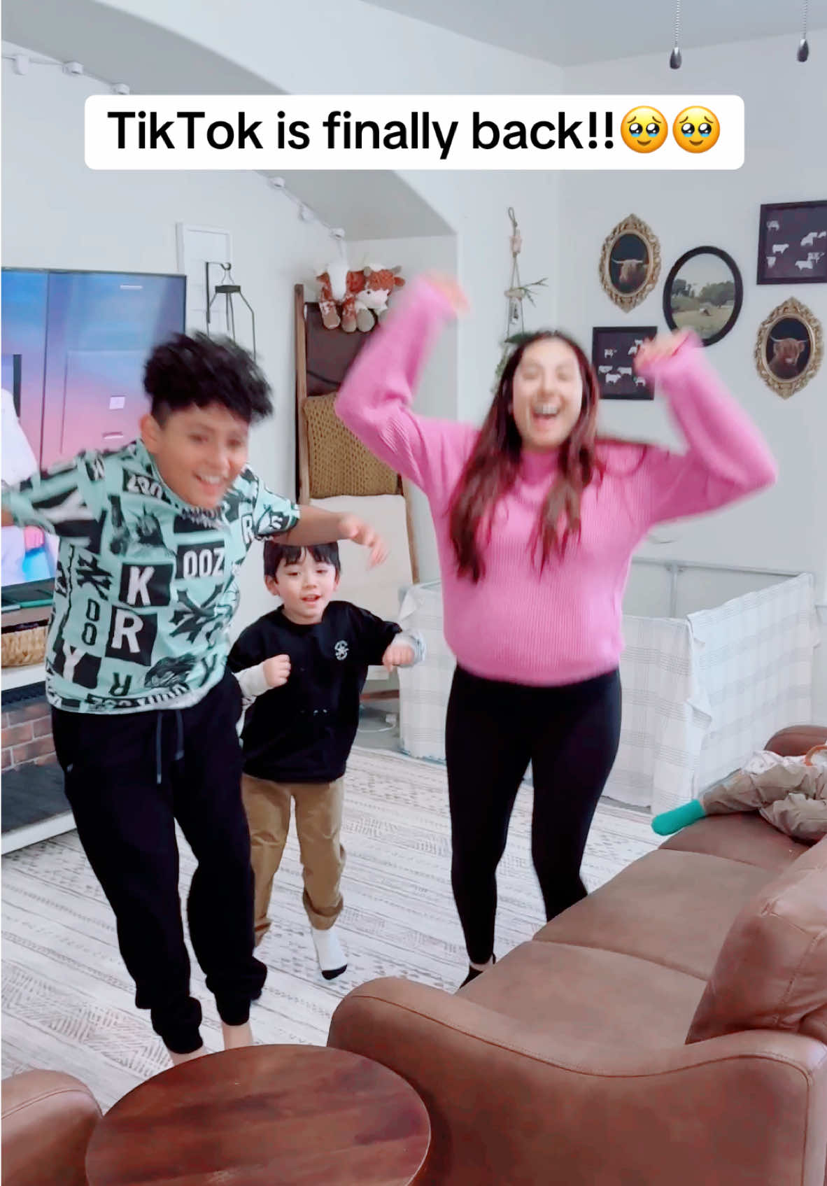 TikTok is back!!!🥹🥹 #couplecomedy #husbandwife #funnyvideo #fyp #tiktokreturn 