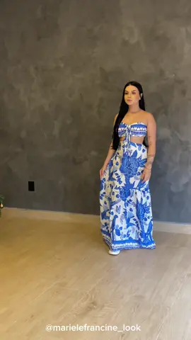 Vestido Floral! #farm #vestidolongo #pagode #after #role #festa #tardezinha #moda #fashion #fy #vyp #azul #blue #white #multiformas #verao #lookverao 
