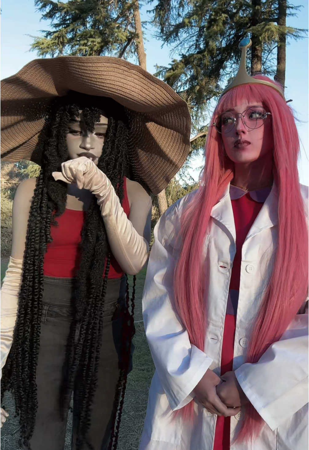should we film more bubbline? @earthy 🎀 #adventuretime #marcelinethevampirequeen #marceline #cosplay #princessbubblegum 