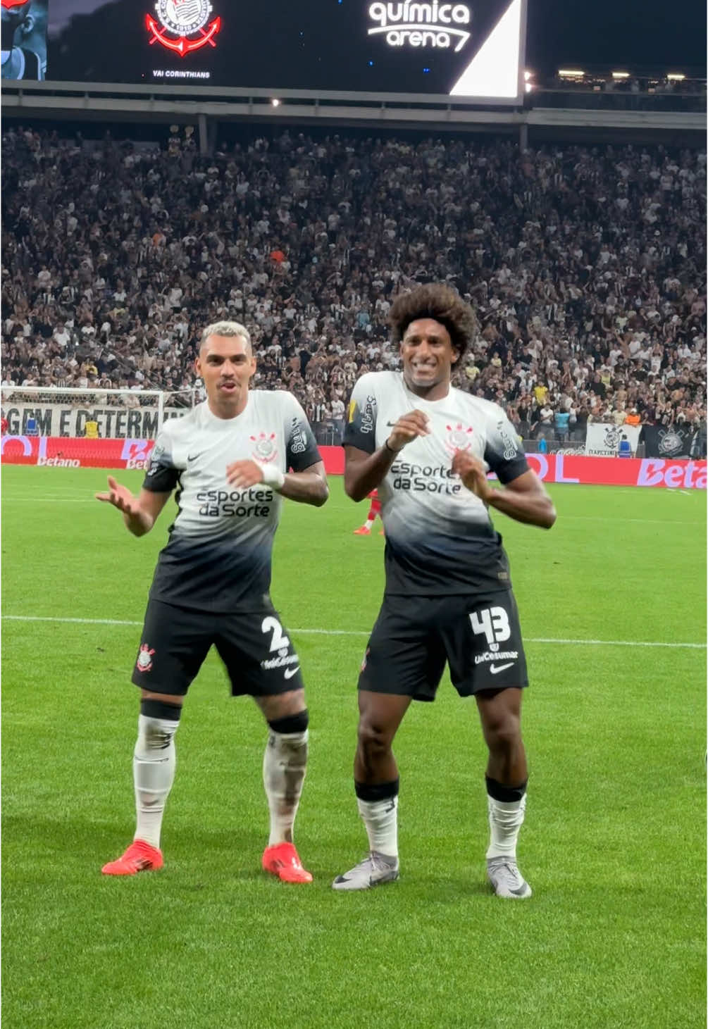 FAZ O GOL E METE DANÇA! ⚽️🕺 Talles Magno coloca o Timão em vantagem na Neo Química Arena. #PaulistãoSicrediÉDoBrasil