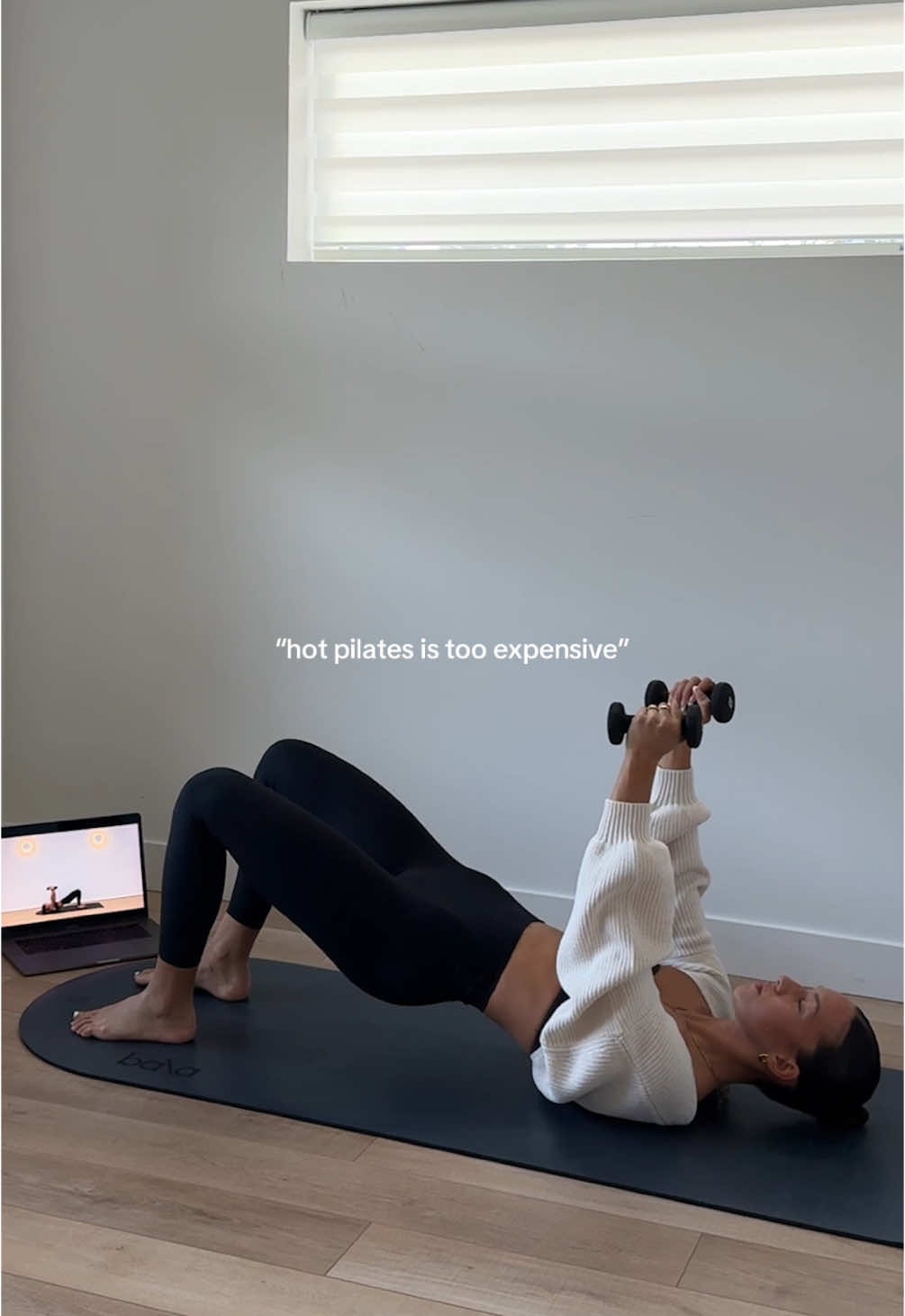 my kind of girl therapy: a matching @csb workout set + at home hot pilates 🖤 #pilatesworkout #pilatesgirl #pilatesathome #matpilates #athomepilates #hotpilates 