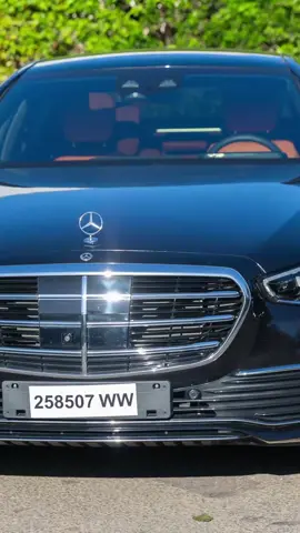 Luxe, confort et élégance. Découvrez la Mercedes Classe S580e avec chauffeur privé pour tous vos transferts VIP et déplacements d’exception. #ApexiaTransport#MercedesS580e #ChauffeurPrivé #TransfertsVIP #TransportDeLuxe #VoitureAvecChauffeur #ConfortEtÉlégance #VoyageDePrestige #LuxuryWithoutLimits #LocationVoitureLuxe #ExpérienceUnique