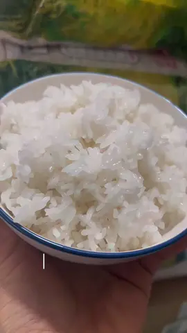 Gạo Tẻ Nương Hà Giang e đang bán , rất dẻo dai ngon đặm cơm . Gạo sát mộc tự nhiên , ko chất bảo quản , bà con ăn gạo nương ngon ới em 