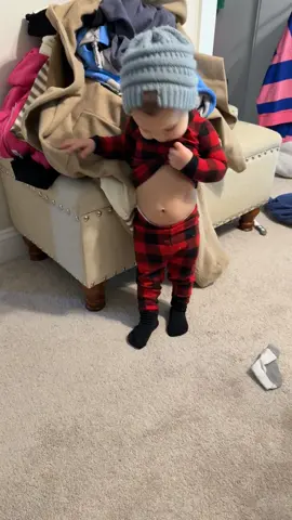 That moment your 16 month old finds his belly button ❤️  #itsthelittlethings #baby #content #fy 