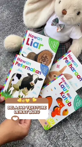 buku sensory hewan terbaruuuuu dengan pengenalan macam2 tekstur dan gambar2 hewan yang real pictures ini kudu banget loh ada di rak buku si kecil.  Halaman bukunya berisi fakta menarik para hewan nya yang dapat menambah pengetahuan si kecil #Bukubukuedukasi #Bukubukuviral #Bukuanak #bukubelajar #Bukusoundbook #Bukupengenalankosakata #stickerbooks #softbook #fyp