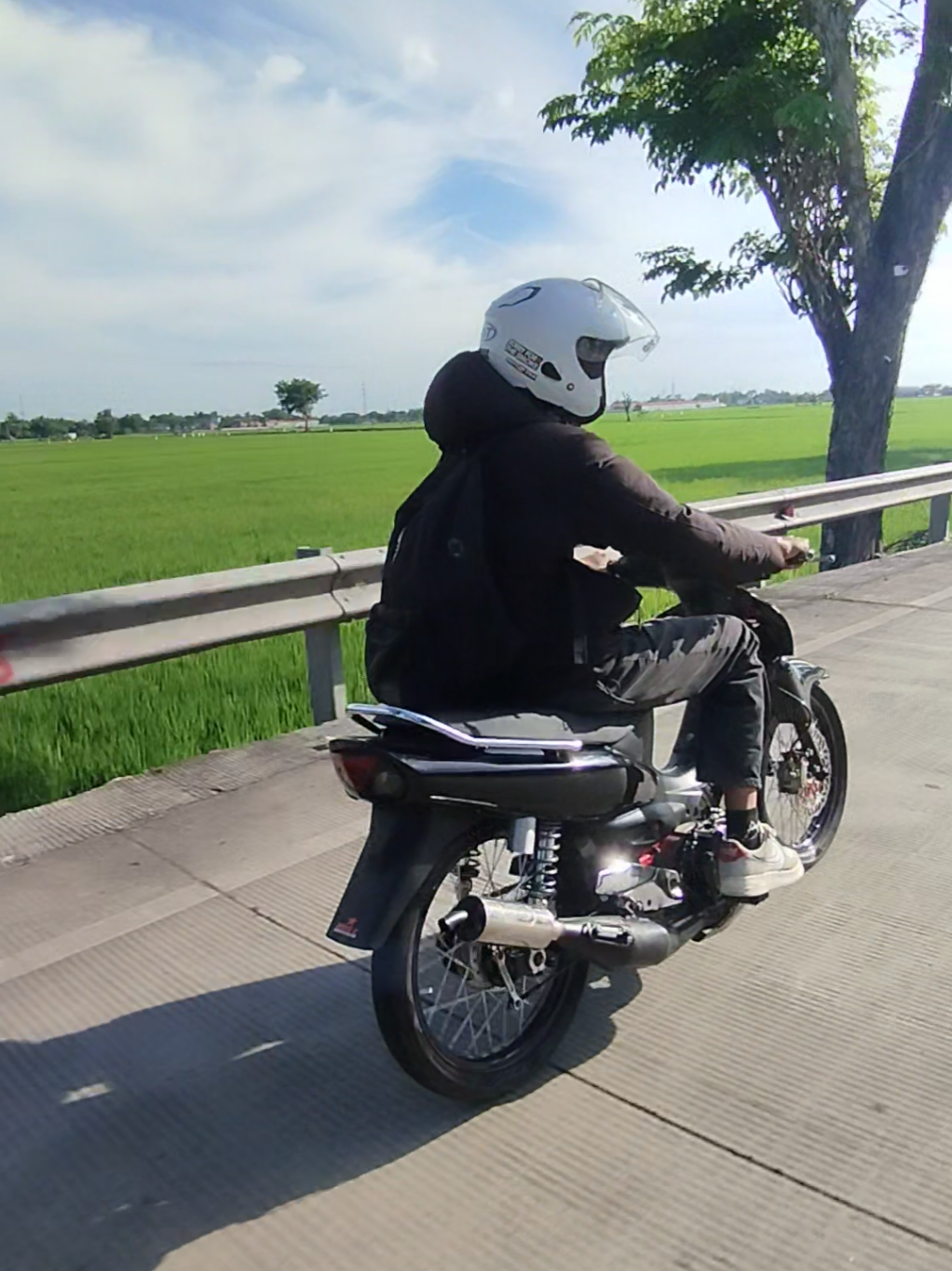 ngeten pon seneng🔥#bigfestival2strokesragen #dayuparksragen #tornado250 #tornadogs110 #rc #tornado #2stroke #suzukitornado #thailand🇹🇭 #fyp #fyppppppppppppppppppppppp #salatiga24jam 