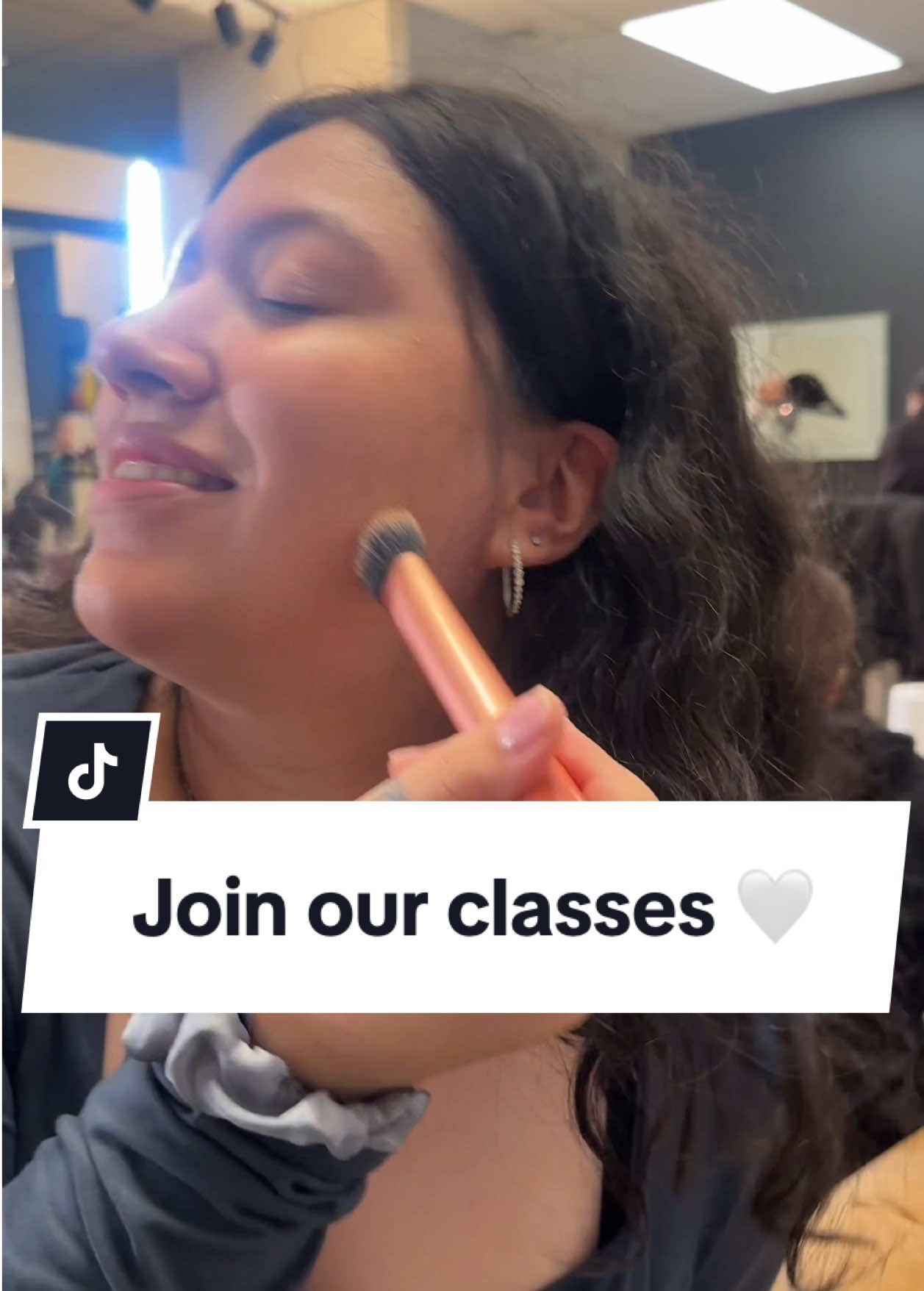 The best makeup classes in the Dmv #arlingtonva #makeupstudio #makeup #makeupclasses #dmvthingstodo 