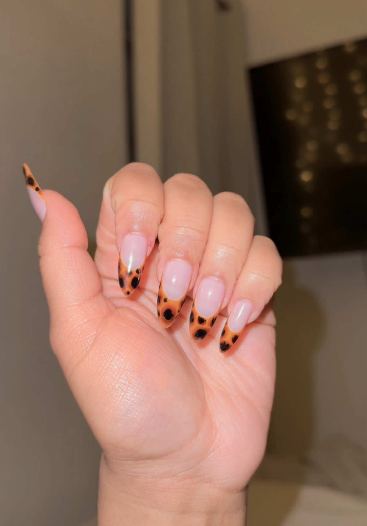 My nail tech ATE #nails #nailinspo #fyp #tortoise #trend #nailart #nailsoftiktok #nailsartvideos 