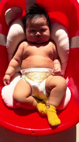 Bé iu tắm nắng 😘🥰😍#baby 