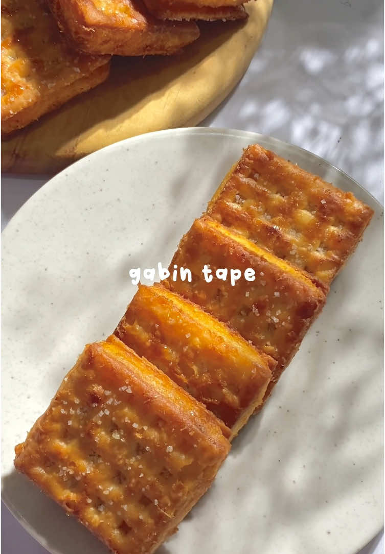 Membalas @matchalate.12_ bikin gabin tape (tapi gapake gabin hehe) enakk + simple  bahan-bahan : 200gr tape 2sdm gula 2sdm susu kental manis 2sdm terigu crackers (aku pake hatari yang hijau tua) #gabintape #cemilan #resep #jajananpasar #foryou #fyp 