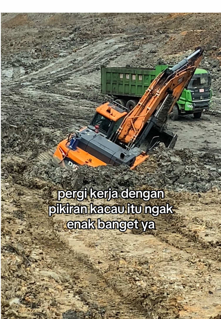 Terlalu dipusingin juga ngak merubah keadaan #tambang #tambangbatubara #tambangbatubarakalimantan #operator #operator_excavator #duniatambang #fyp #fypシ 