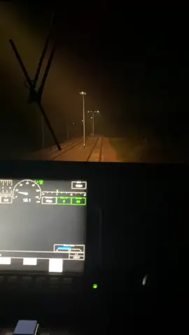 Dinas Malam #keretaapikita #railways #lokomotif #masukberandafyp #viral #rail #lokomotif #kereta #transportasi #railfansindonesia #fypシ #tiktokviral #videokereta #train #keretaapiindonesia 