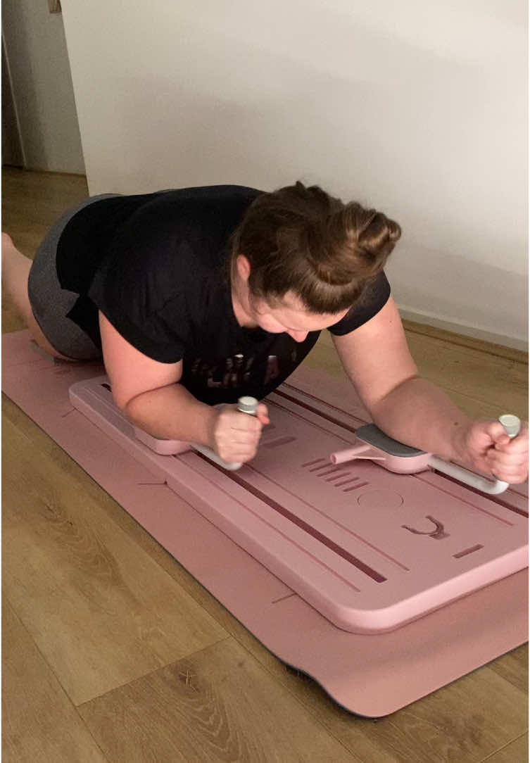 Edit: I’ve had TONS of messages asking where I got this, I have now linked in my bio for you guys! 💖 #pilates #homepilates #pilatesgirl #pilatesworkout #pilatesboard #homeworkout #australia #aussie ✨