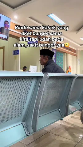 Ingin sedikit cerita disini,aku hampir setiap hari selalu ketempat nenek kakek,yang tiap hari mereka selalu menantikan cucunya untuk datang kesana,pas di 2024 kakek jatuh sakit nan dibawa ke rs,di rs kakek drop sampai pasang alat ,karena beliau punya sakit jantung ,hati saya hancur mendengar kakek drop ,tidak berapa lama di rs ,kakek sudah tidak kuat dengan sakit beliau ,akhirnya beliau menghembuskan nafas terakhirnya,mendengar itu saya sangat hancur,pas beliau pergi  3hari setelah saya ultah,saya sangat benci ,dimana orang lain diberi kado yang membuat dia bahagia tapi saya tidak,saya harus mendapat kado yang tak bisa saya terima,benar nyatanya ,pasti beliau sudah tenang disana ,karna beliau tidak pernah datang ke mimpi saya lagi,i love you kekk,maaf mungkin menurut kalian ini lebayy🤏🏻🥹#fypdongggggggg #rindukakek #moots? #fyourpage 