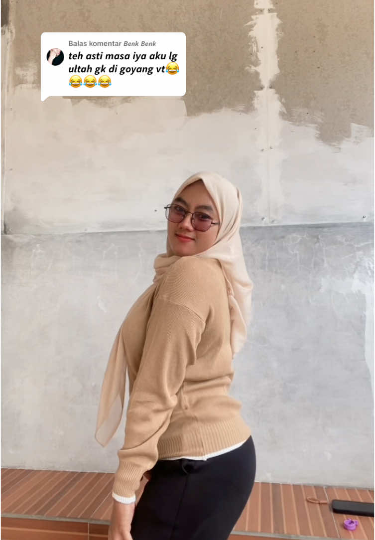 Membalas @𝘽𝙚𝙣𝙠 𝘽𝙚𝙣𝙠 HBD a'benk makin besar makin panjang , hadiah na digeboy 🥳🥳🥳🥳 #astigeboy #biduantiktok #congrats 