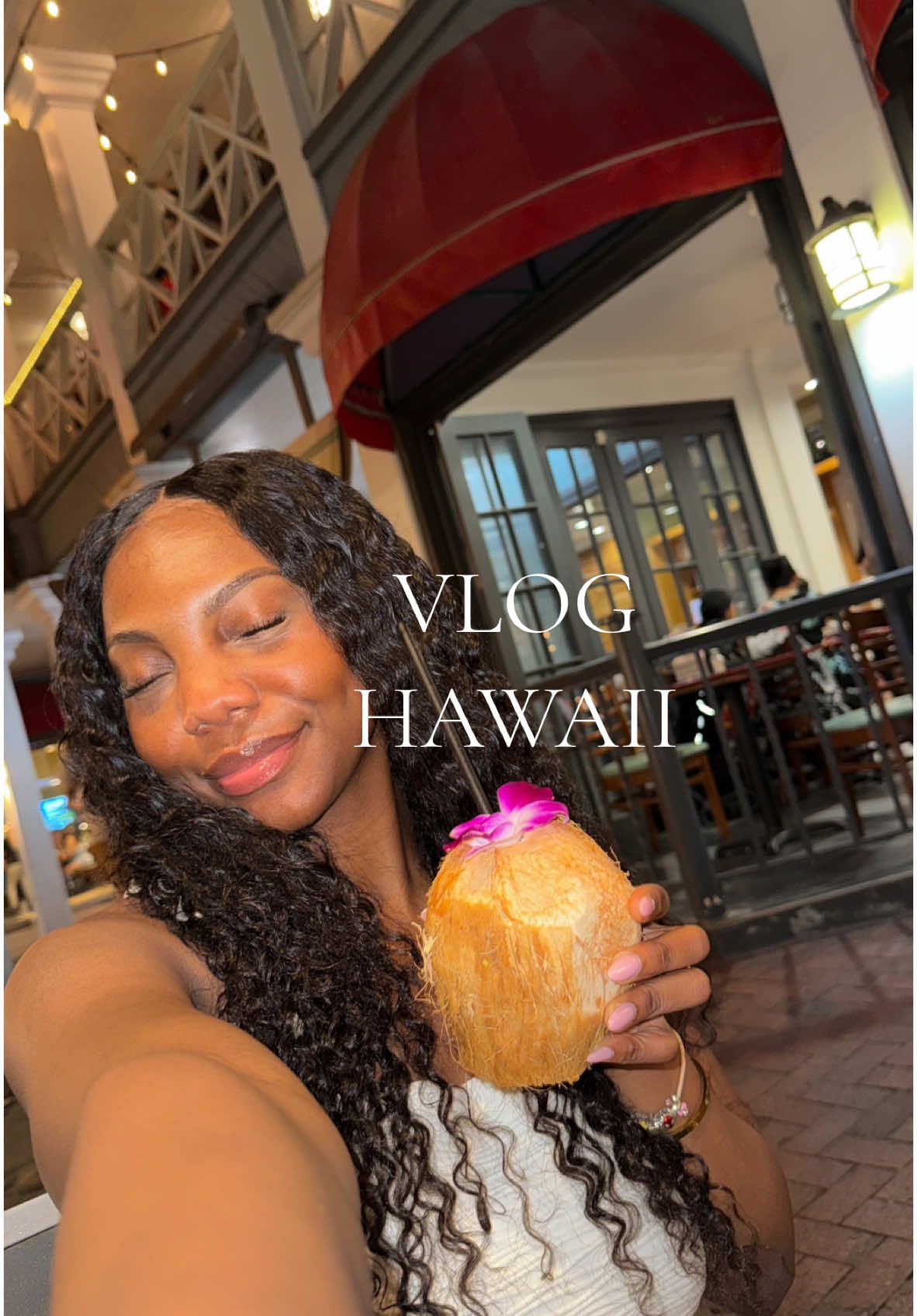 Primer blogs de escapada a Hawaii!!! Amigas estoy feliz de que pueda compartir con ustedes este viaje por aquí. Tengo muchos blogs que subirles a partir de mañana, pero espero que disfruten este, las amooo❤️❤️❤️ #vlogs #dayinmylife #dayinmylife #vlogging #airportlife #hawaii #hawaiilife #hawaiitiktokers #mantenida #latinaenusa #latinacreator #vacationmode 