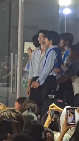 Its always the waist grab 😭 #โทมัสก้อง #thomaskong 