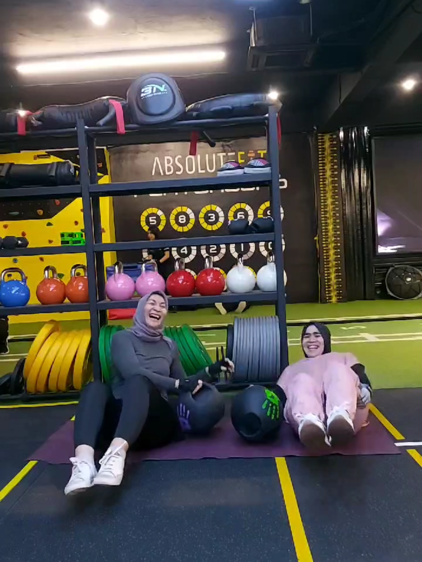 BEHIND THE SCENE.. #gymcore #personaltrainer #coach #gym #gymmotivation #workout #workoutmotivation #Fitness #fitnessmotivation #gymandfun #foryou #fyp #selflove 