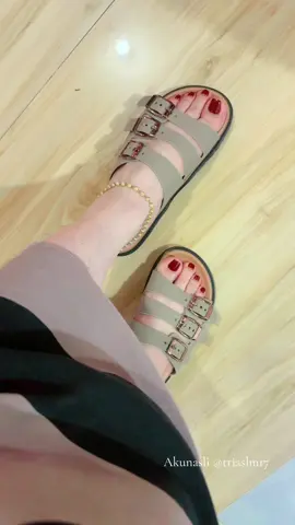 Rekomendasi sendal wanita empuk 40ribuaaaan😍🤏🏻 emang boyeh segemayyyh inii ih💖 #sendalwanita #sendalmurah #rekomendasi #sendalempuk #sendalviral #sendalkekinian 