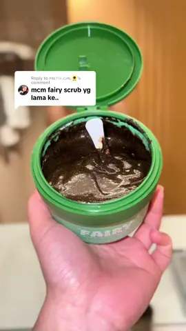 Replying to @ᴘʀᴇᴛᴛʏ.ɢɪʀʟ🌻 new formula with gold collagen #fairycoffeehoneyscrubgold #honeycoffeescrub🍯 #fairyhqmy #tiktokmall 