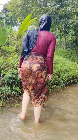 Gadis desa basah - basahan #gadisdesa #jandadesa #fypviral 