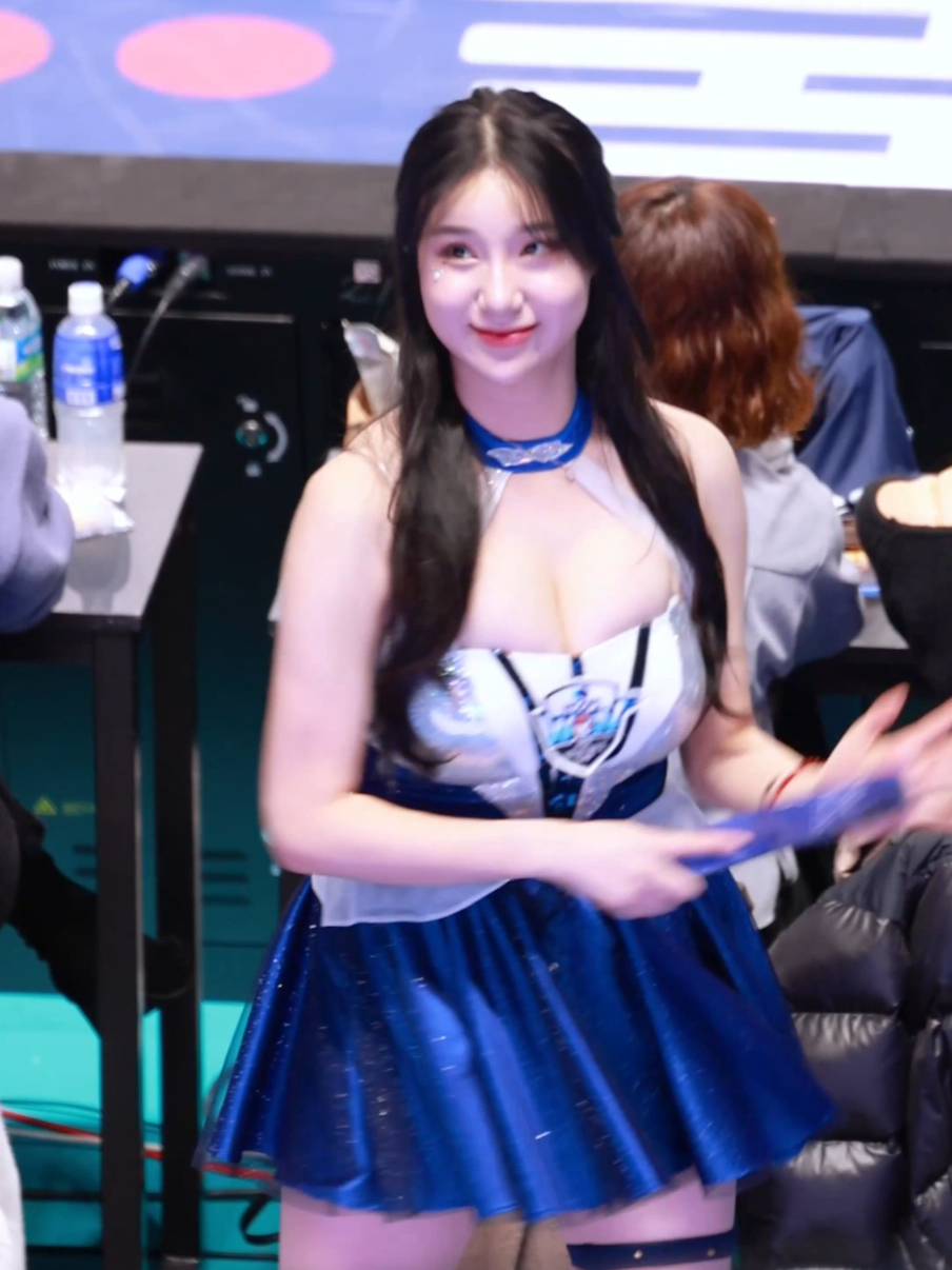그녀의 비주얼은 소문대로였다 #김현영 #김현영치어리더 #우리카드배구단 #cheerleader 