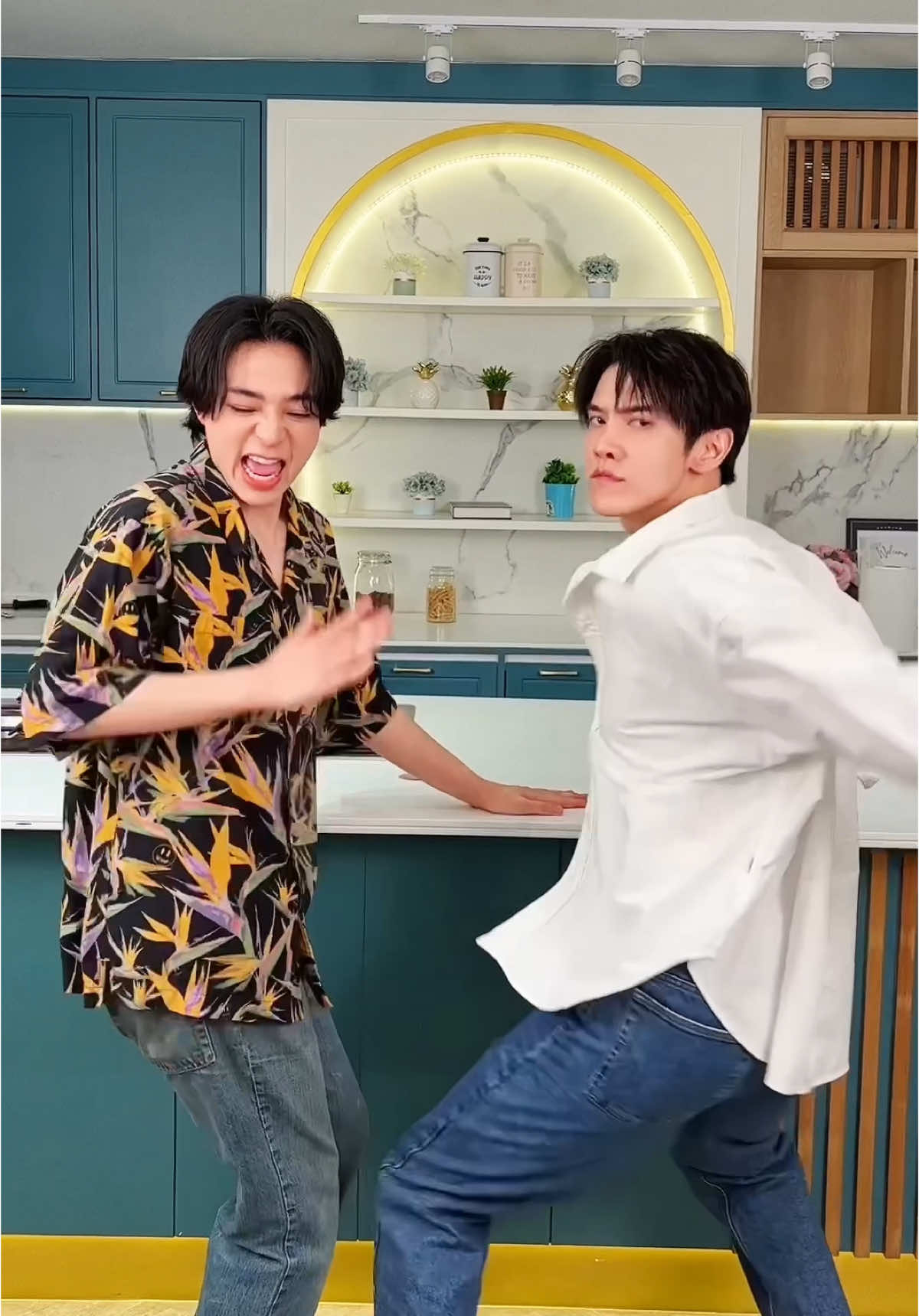 พร้อมยัง หมายถึงพร้อมส่งกำลังใจให้เชฟป้อมยัง  5555555555555555555555555 #C#ChefpomXMaxkyBasK#KitchenPomแ#แม็กกี้บาสM#MaxkyBasบ#บาสเด็กอ้วนที่แท้จริงb#bbasjtrm#maxky_rpโจฮันนอร์ธ